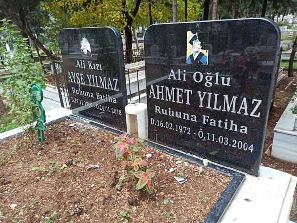 'Hoşgörü Mezarlığı'ndaki fotoğraflı mezar taşlarına saldırı - Sputnik Türkiye