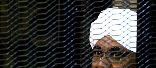 Sudan’ın devrik lideri  El Beşir’e iki yıl hapis cezası - Sputnik Türkiye
