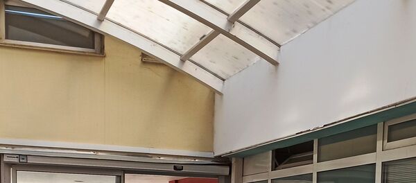  İzmit'te telefonla aradıkları kişilere kendilerini polis olarak tanıtıp para talep ettikleri iddia edilen B.Ü. ve M.A. polis ekiplerince yakalandı. Tutuklanan B.Ü.'nün, Tekirdağ’da oturan Çevre eski Bakanı Fevzi Aytekin'i de dolandırdığı belirlendi. - Sputnik Türkiye