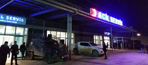 112 Acil Servis ekiplerince Suruç Devlet Hastanesine kaldırılan yaralılardan Yaşar ve Salih Ateş, müdahalelere rağmen kurtarılamadı - Sputnik Türkiye
