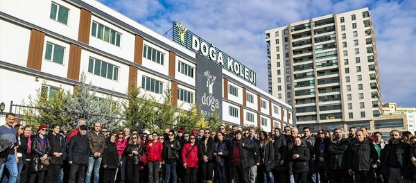 Çocukları Doğa Koleji'nde eğitim gören veliler, kurumun devriyle ilgili açıklamanın ertelenmesini protesto etti - Sputnik Türkiye