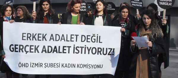 İzmir'de kadın avukatlar savcıyı şikayet etti - Sputnik Türkiye