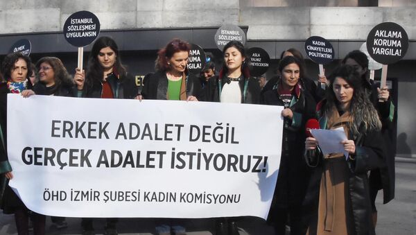 İzmir'de kadın avukatlar savcıyı şikayet etti - Sputnik Türkiye