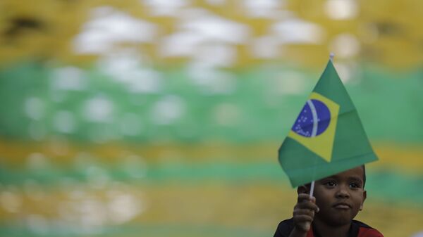 Brezilya bayrağı  - çocuk - Sputnik Türkiye