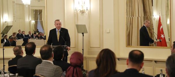 Türkiye Cumhurbaşkanı Recep Tayyip Erdoğan, Küresel Mülteci Forumu'na katılmak üzere geldiği Cenevre'de Uluslararası Demokratlar Birliği Avrupa temsilcilerini kabul etti. Türkiye Cumhurbaşkanı Recep Tayyip Erdoğan, Küresel Mülteci Forumu'na katılmak üzere geldiği Cenevre'de Uluslararası Demokratlar Birliği Avrupa temsilcilerini kabul etti. - Sputnik Türkiye