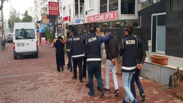 Kur'an kurslarına yardım bahanesiyle 34 şehirde dolandırıcılık yaptılar: 6 tutuklama - Sputnik Türkiye