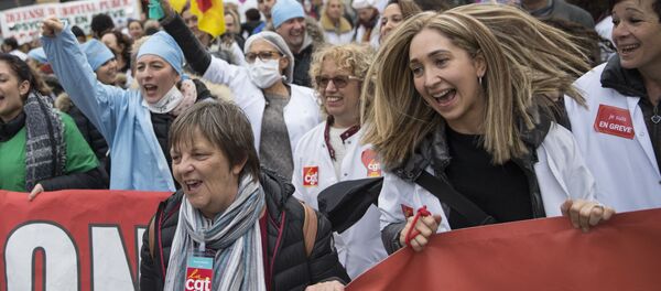 Fransa'da doktorlar sokağa indi Fransa'da doktorlar sokağa indi - Sputnik Türkiye