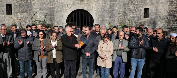  Sur Belediyesi önünde protesto - Sputnik Türkiye