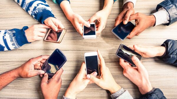 Sosyal medya, cep telefonu - Sputnik Türkiye