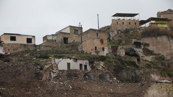 Aralarında tarihi yapıların da olduğu evler de boşaltıldı. - Sputnik Türkiye