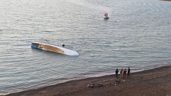 Van Gölü'nde göçmen teknesi battı - Sputnik Türkiye