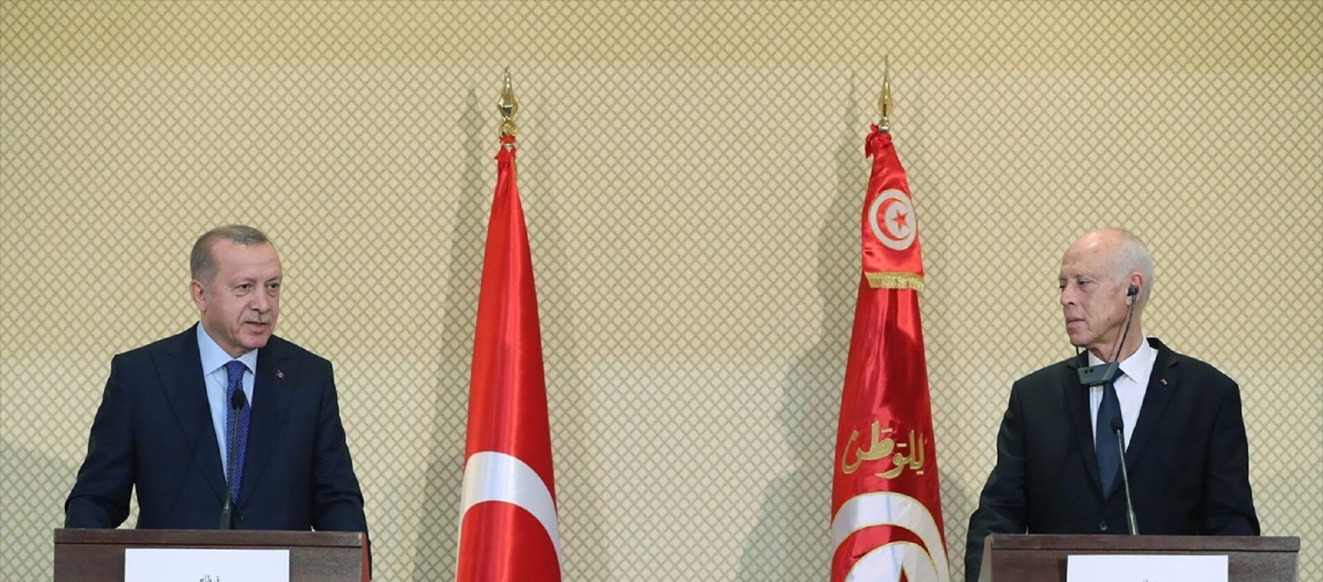 Türkiye Cumhurbaşkanı Recep Tayyip Erdoğan, Tunus Cumhurbaşkanı Kays Said ile görüşmeler sonrası ortak basın toplantısı düzenledi. - Sputnik Türkiye, 1920, 02.08.2021