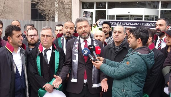Beşiktaşlı taraftarlardan derbi hakemleri için suç duyurusu - Sputnik Türkiye