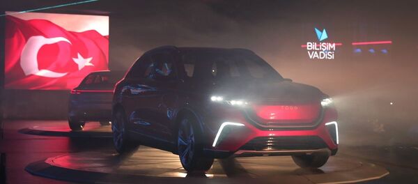 Yerli otomobilin örtüsü kaldırıldı - Sputnik Türkiye