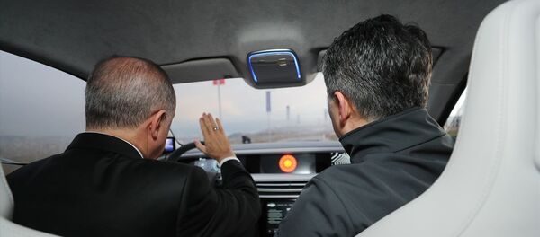Erdoğan yerli otomobilin sürücü koltuğuna geçti - Sputnik Türkiye