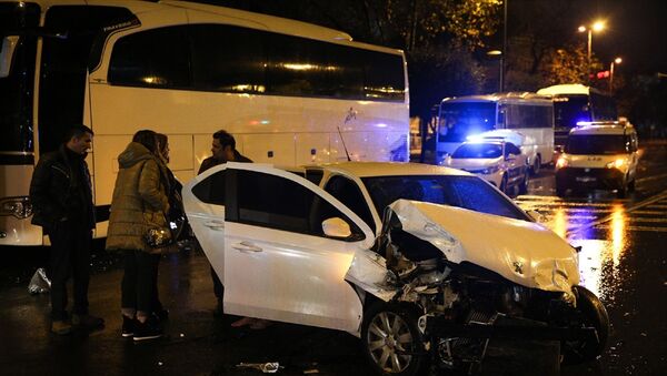 İstanbul Fatih'te iki otomobilin çarpışması sonucu 1 kişi yaralandı. - Sputnik Türkiye