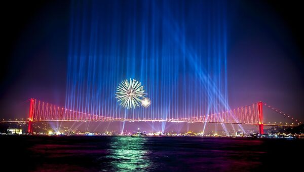 Boğaz Köprüsü havai fişek - Sputnik Türkiye