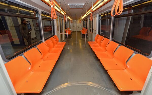 EGO yetkilileri, sıralı koltuk düzeninin yolcu yoğunluğunda homojen bir dağılım göstereceğine, bunun da birçok avantajı olacağına vurgu yaptı. - Sputnik Türkiye