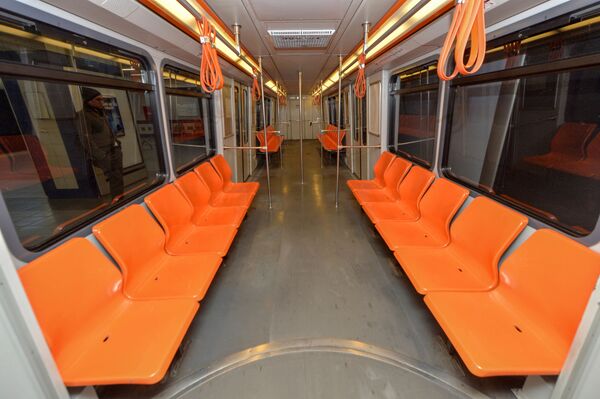 EGO yetkilileri, sıralı koltuk düzeninin yolcu yoğunluğunda homojen bir dağılım göstereceğine, bunun da birçok avantajı olacağına vurgu yaptı. - Sputnik Türkiye