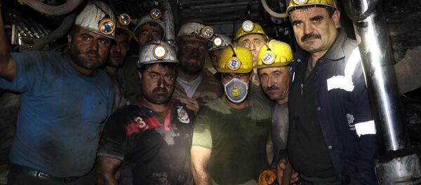 Amasya'nın Suluova ilçesinde maden işçileri, yeni yıla yerin metrelerce altında maden ocağında çalışarak girdi. - Sputnik Türkiye