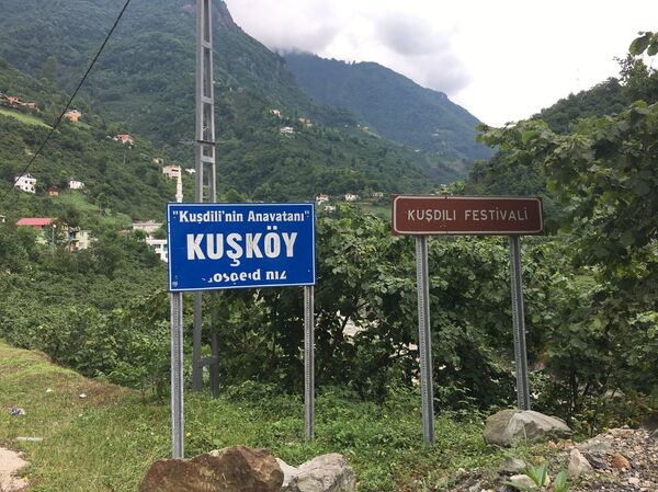 İnternet çağında kuş dili: Kuşköy sakinleri, acil haberleri ıslıkla bildiriyor   - Sputnik Türkiye