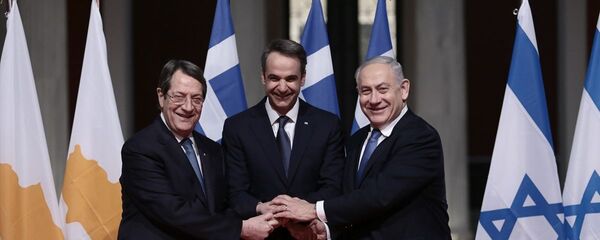 Yunanistan'ın başkenti Atina'da Kıbrıs, Yunanistan ve İsrail arasında Eastmed (Doğu Akdeniz doğal gaz boru hattı) projesinin inşası için anlaşma imzalandı. - Sputnik Türkiye