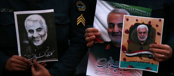 Kasım Süleymani'nin ABD hava saldırısında öldürülmesinin ardından İran'da protesto gösterileri düzenlendi. - Sputnik Türkiye