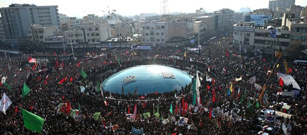 ABD saldırısıyla öldürülen Kasım Süleymani için İran’ın başkenti Tahran’da düzenlenen cenaze töreni ABD saldırısıyla öldürülen Kasım Süleymani için İran’ın başkenti Tahran’da düzenlenen cenaze töreni - Sputnik Türkiye