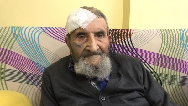 93 yaşındaki adamı öldüresiye dövüp gasp ettiler - Sputnik Türkiye