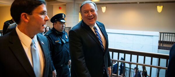 Washington Post'un 'Süleymani suikastının gerisindeki adam' diye haberleştirdiği Dışişleri Bakanı Pompeo ile askeri akademiden beri arkadaşı olan Savunma Bakanı Esper, son günlerde çok keyifli gözüküyor. - Sputnik Türkiye