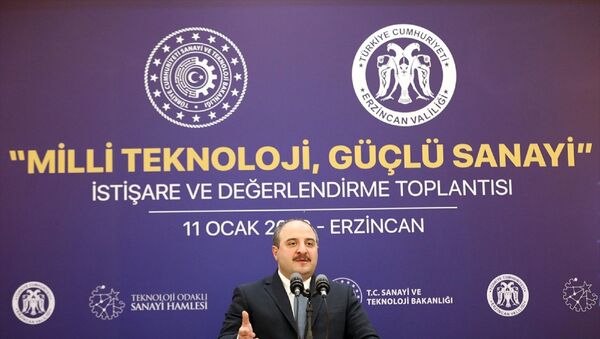 Sanayi ve Teknoloji Bakanı Mustafa Varank, Erzincan'da Milli Teknoloji Güçlü Sanayi İstişare ve Değerlendirme Toplantısı'nda iş insanları ile bir araya geldi. - Sputnik Türkiye