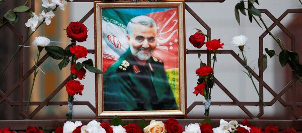 İran'ın Belarus Büyükelçiliği'nde Kasım Süleymani anması İran'ın Belarus Büyükelçiliği'nde Kasım Süleymani anması - Sputnik Türkiye