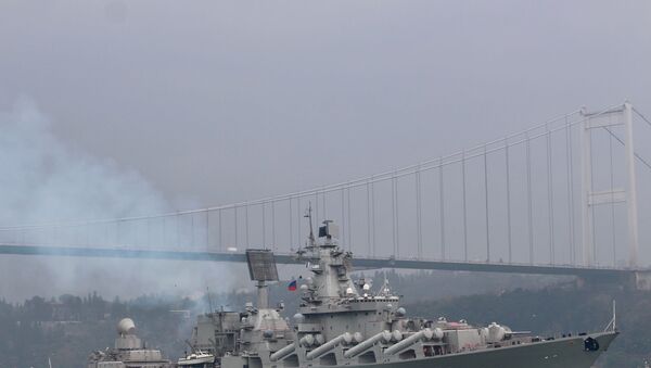 İstanbul ve Çanakkale Boğazları'ndan geçen Rus Mareşal Ustinov füze kruvazörü Akdeniz'e ilerliyor - Sputnik Türkiye