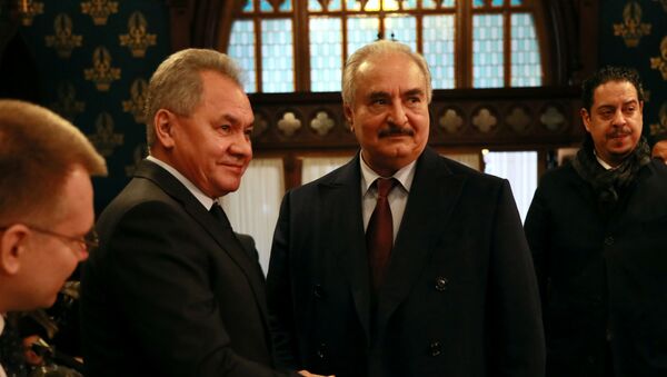 Libya Ulusal Ordusu Komutanı General Halife Hafter ve Rusya Savunma Bakanı Sergey Şoygu   - Sputnik Türkiye