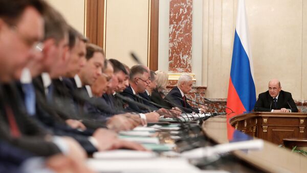 Rusya Başbakanı Mihail Mişustin yeni bakanlar kabinesiyle yaptığı toplantıda. - Sputnik Türkiye