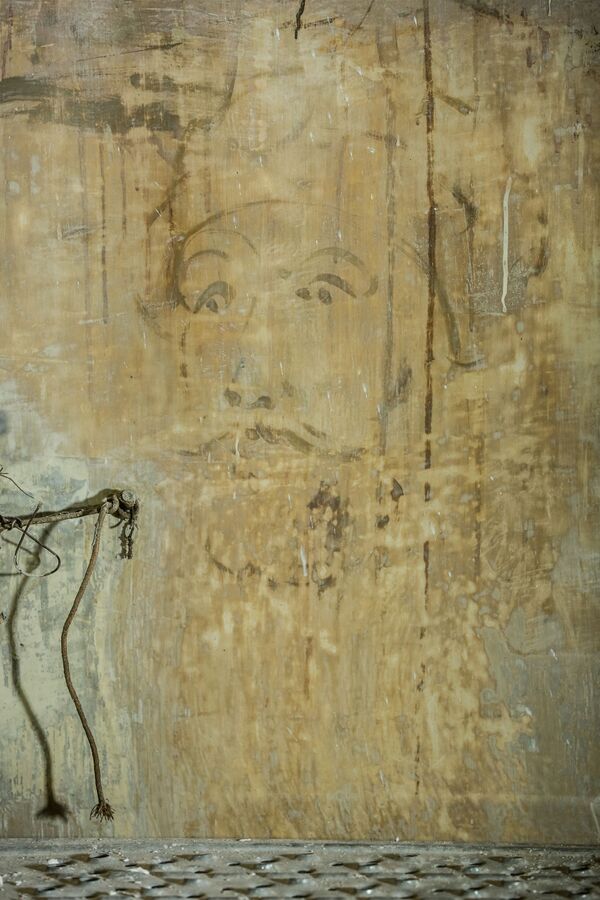 Dolmabahçe'deki restorasyonda dolgu malzemesi olarak kullanılmış 100 yıllık gazete bulundu - Sputnik Türkiye