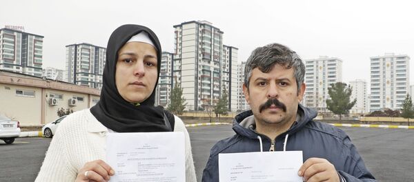 25 yıllık arkadaşı da dahil 21 kişiyi 'Seni memur yapacağım' diye dolandırdı: 400 bin TL ile kayıplara karıştı - Sputnik Türkiye