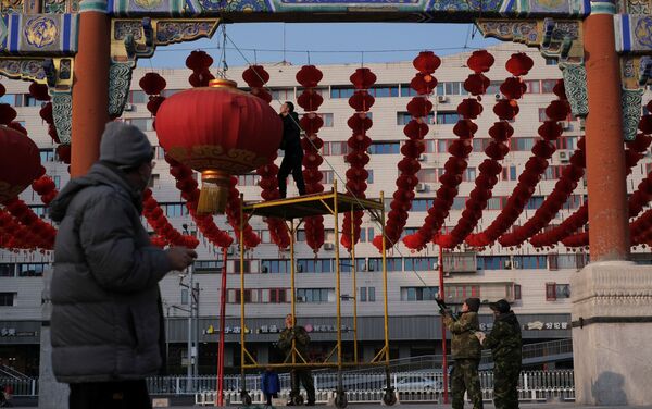 Koronavirüs salgını nedeniyle, Çin yeni yılı için planlana etkinlikler de iptal edildi, dekorlar söküldü. - Sputnik Türkiye