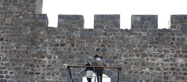 UNESCO korumasındaki 7 bin yıllık sura balkon yapıldı - Sputnik Türkiye