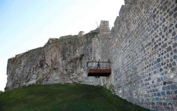UNESCO korumasındaki 7 bin yıllık sura balkon yapıldı - Sputnik Türkiye
