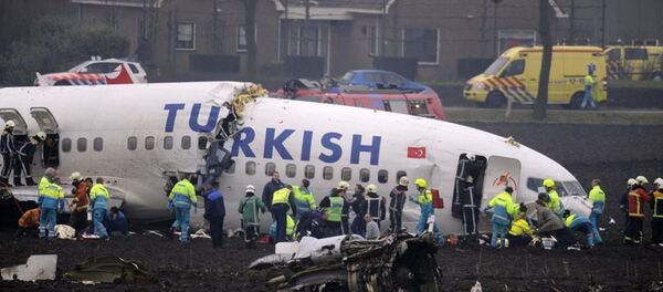 Türk Hava Yolları'na (THY) ait Boeing 737 - 800 NG tipi uçağın Amsterdam'da düşmesi - Sputnik Türkiye
