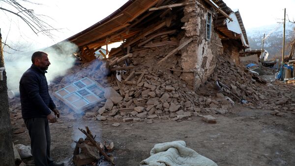 Çevrimtaş Köyü’nde evlerin neredeyse hepsi yıkıldı - Sputnik Türkiye