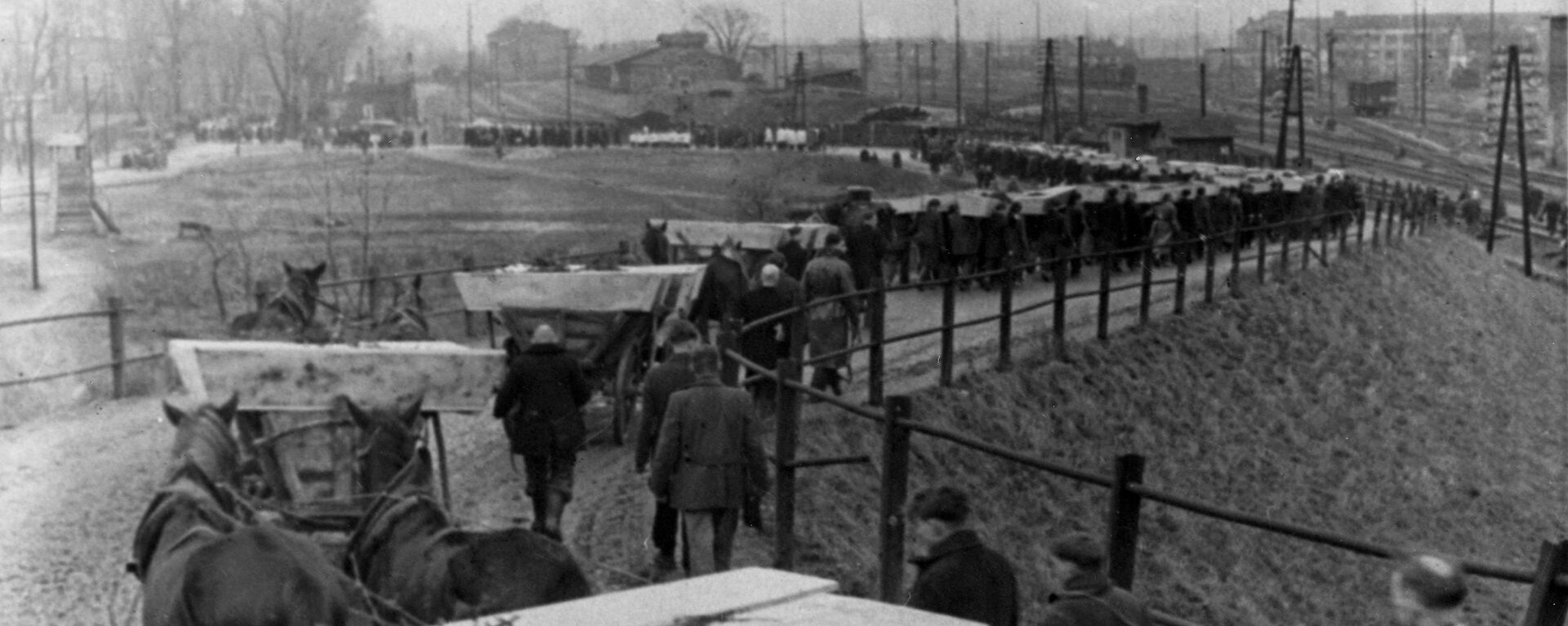 Auschwitz Toplama kampının Sovyet Kızıl Ordusu tarafından kurtarılışının 78. yıldönümü - Sputnik Türkiye, 1920, 27.01.2024