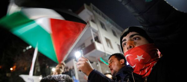 ABD Başkanı Donald Trump'ın, Orta Doğu barış planı kapsamında Kudüs'ün, İsrail'in bölünmez başkenti olarak kabul edileceğine yönelik açıklaması, ABD'nin İstanbul Başkonsolosluğu önünde protesto edildi. - Sputnik Türkiye