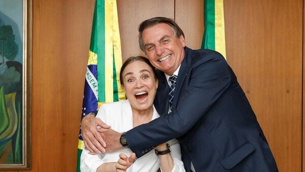 72 yaşındaki eski pembe dizi yıldızı Regina Duarte, Brezilya Devlet Başkanı Jair Bolsonaro'nun kültür bakanı olması yönündeki teklifini kabul ettiğini açıkladı - Sputnik Türkiye