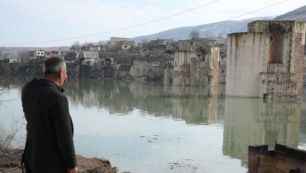 Hasankeyf’te sular hızla yükseliyor: Evler sular atında kaldı - Sputnik Türkiye