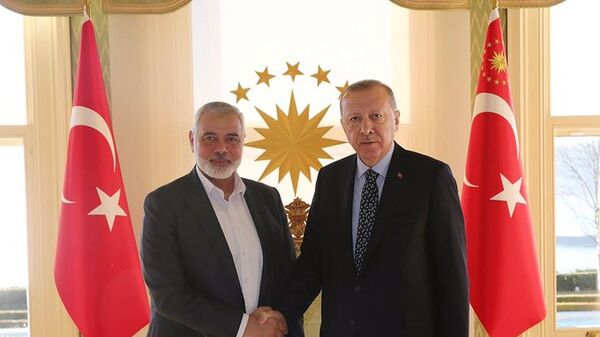 Cumhurbaşkanı Recep  Tayyip Erdoğan, Hamas Lideri İsmail Heniyye’yi Vahdettin Köşkü’nde kabul etti. - Sputnik Türkiye
