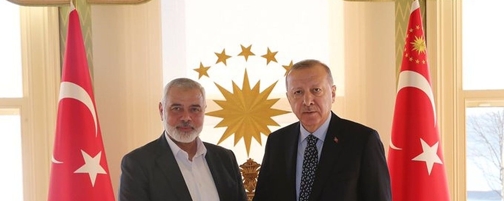Cumhurbaşkanı Recep  Tayyip Erdoğan, Hamas Lideri İsmail Heniyye’yi Vahdettin Köşkü’nde kabul etti. - Sputnik Türkiye, 1920, 06.05.2024