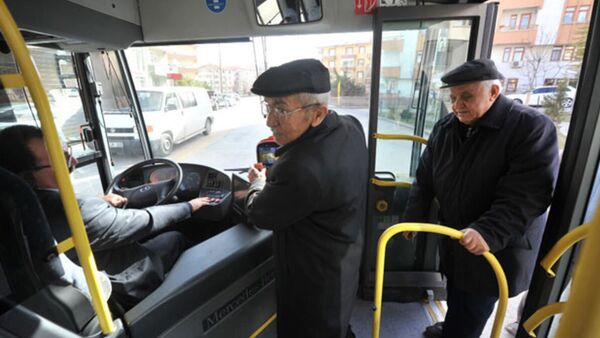 Otobüs - yaşlı - Sputnik Türkiye