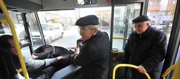 Otobüs - yaşlı - Sputnik Türkiye